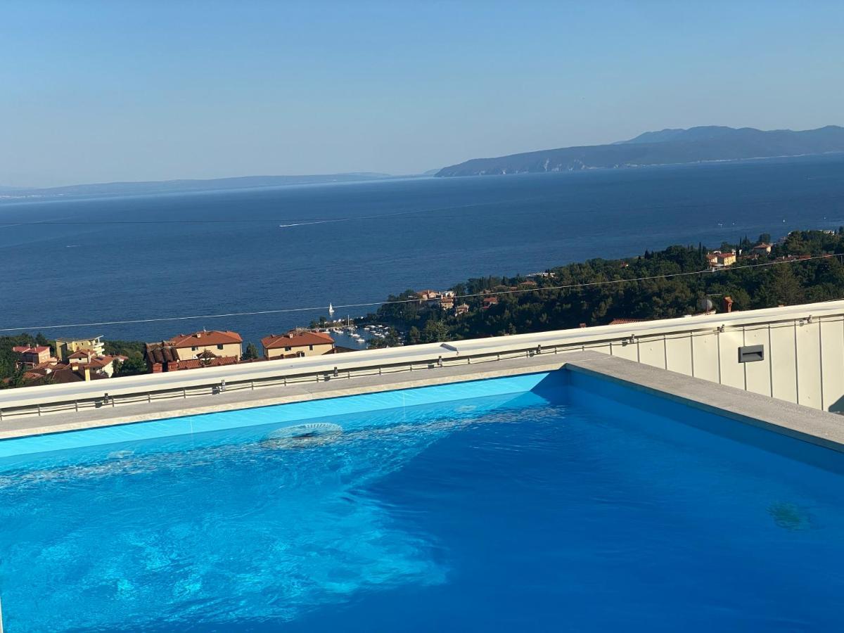 Apartment Lui With Rooftop Swimming Pool Ičići Zewnętrze zdjęcie